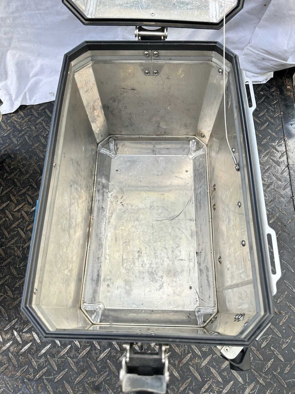 BMW R1200GS  ADV 05-13 OEM Aluminium Hard Side Panniers (& 1 key)