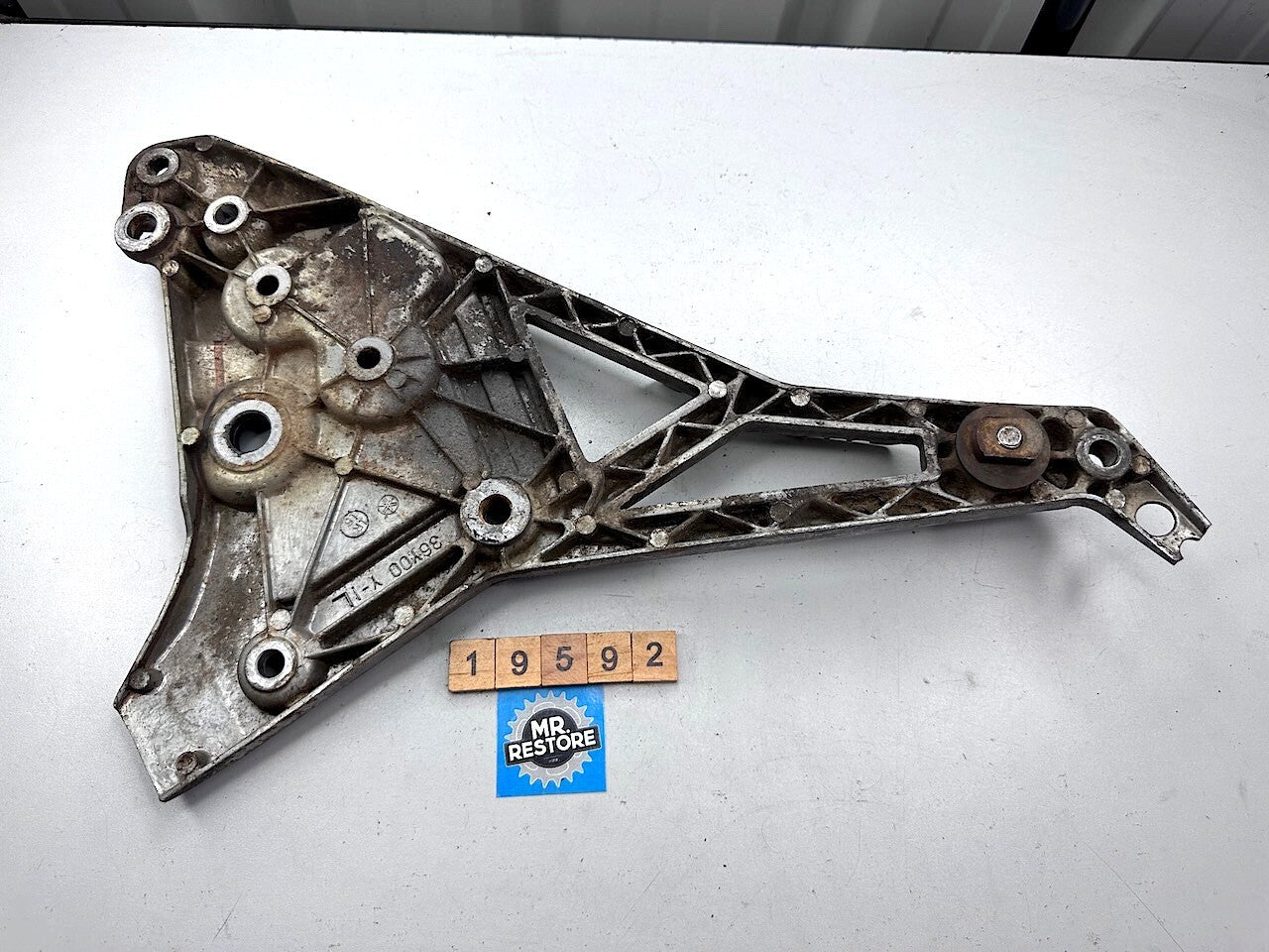 Yamaha FJ1200 FJ1100 L/H Foot Rest Peg Bracket 36Y-27442