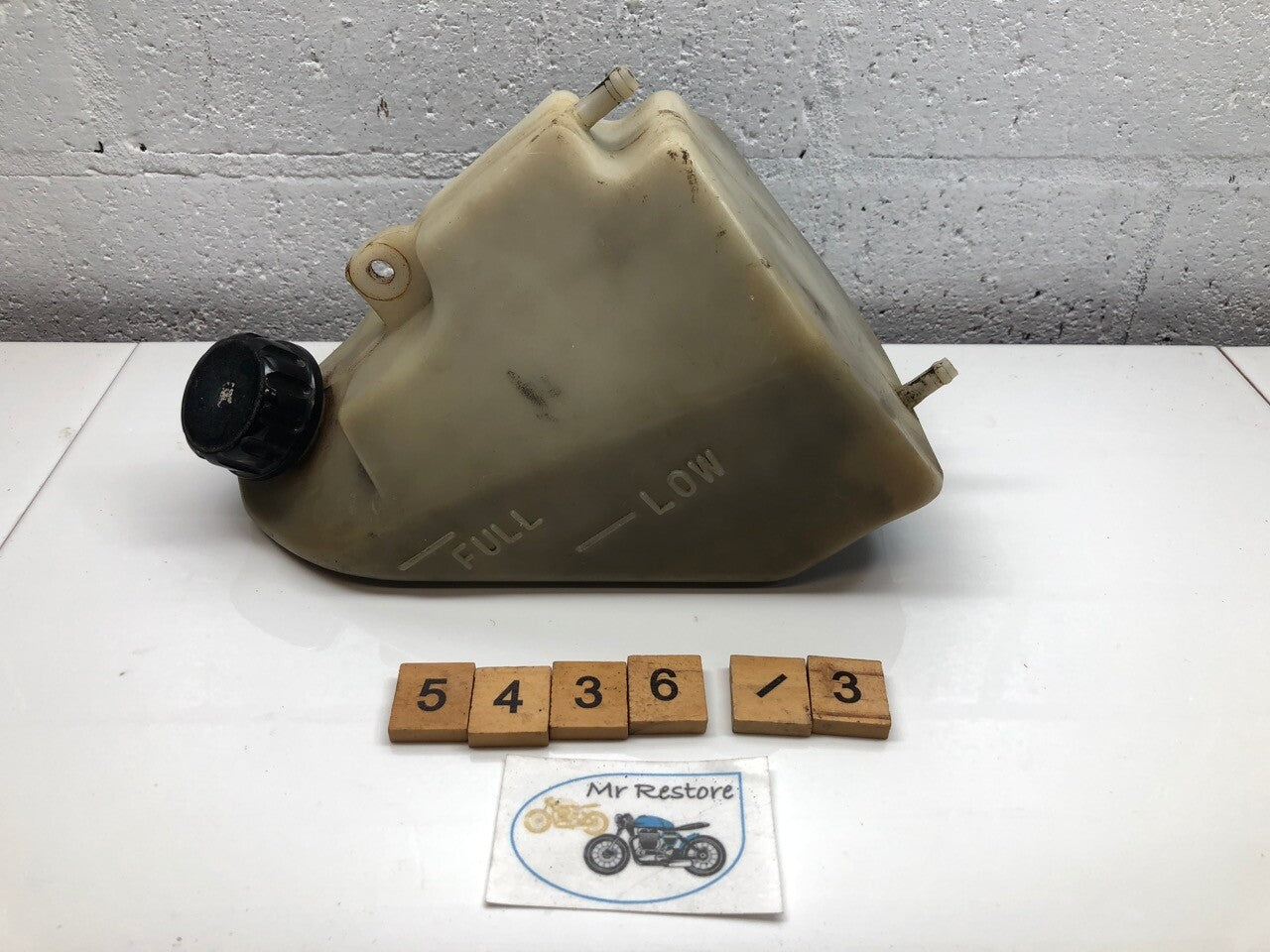 Kawasaki GPZ900R GPZ750R ZX900 Coolant Reservoir Bottle 43078-1053