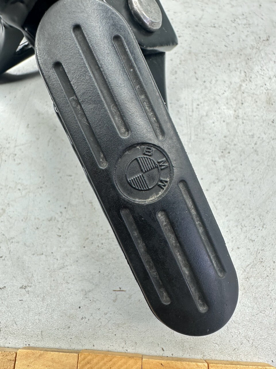 BMW G650GS F650GS Right Riders Foot Rest Peg & Bracket 46717650294  46717654664