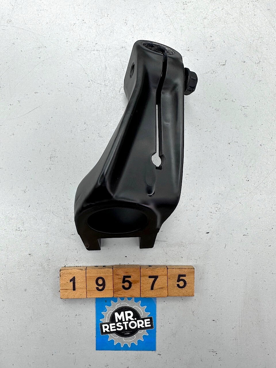 Kawasaki GPZ550 KZ550 GPZ1100 L/H Handlebar Holder 46012-1017