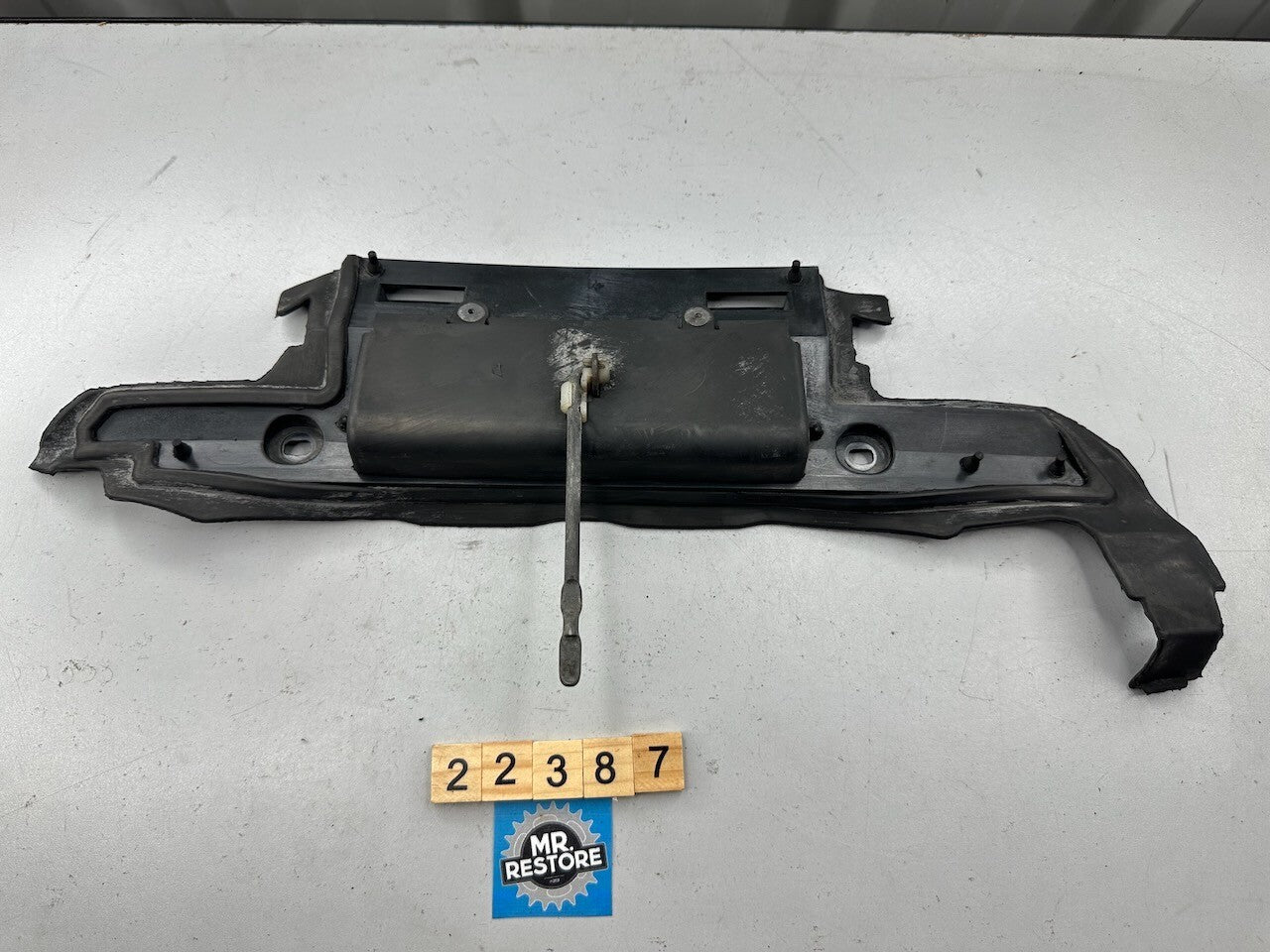 Kawasaki GPZ1000RX ZX1000 1986-87 Inner Cowling Guard Lid & Lift Bar 14024-1109