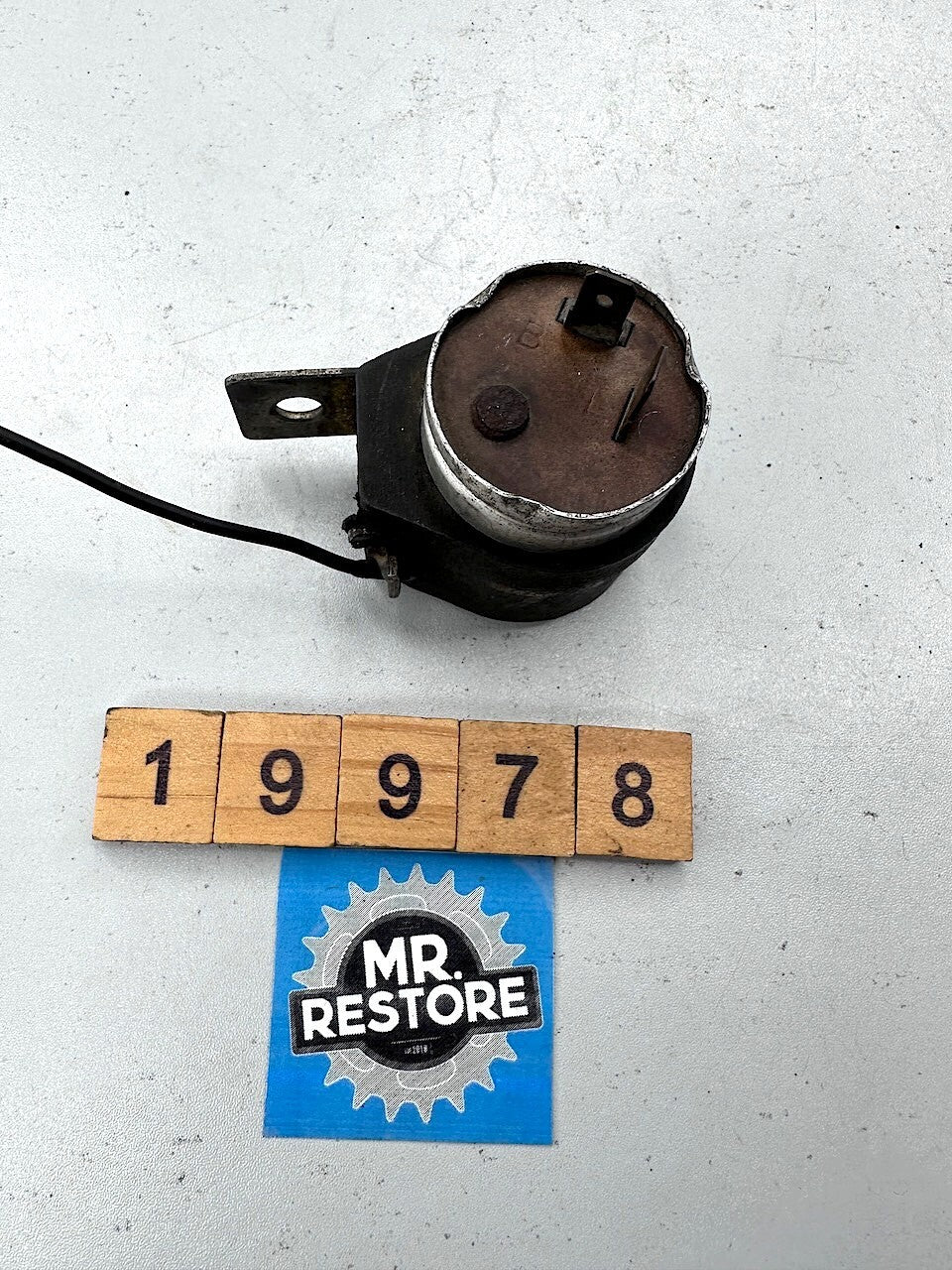 Honda CB CBX CX FT GL MB MX XL - Turn Signal Relay & Mount 38300-415-004  FR-210