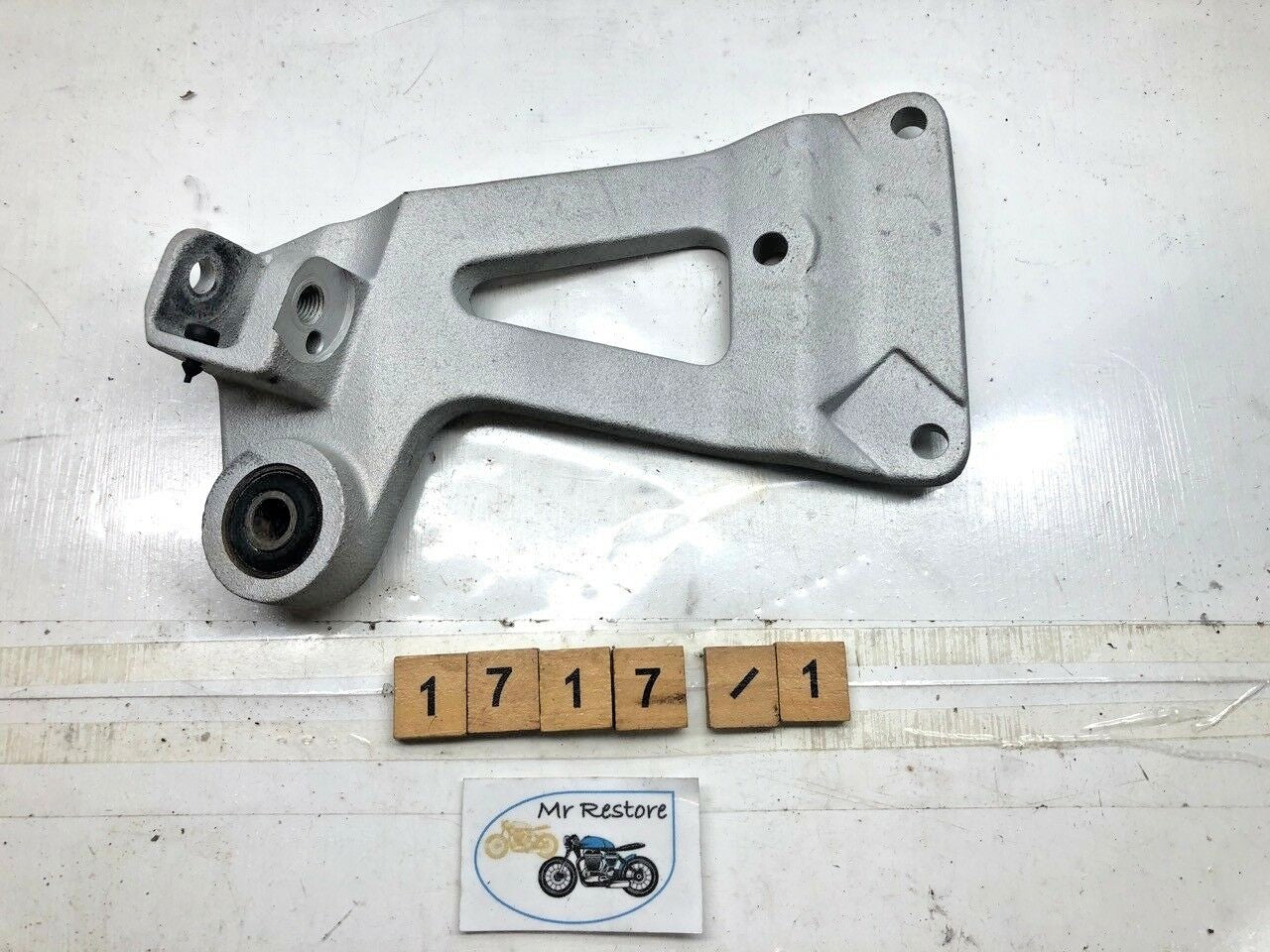 SUZUKI GSXR1100 K R/H pillion footrest bracket