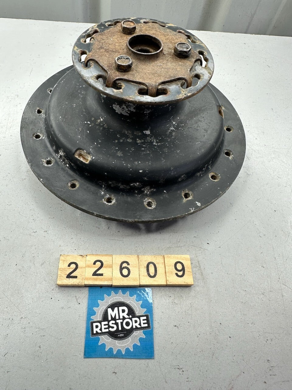 Suzuki TS185 TS125 TS100 DS250 DS185 DS125 DS100 Front Wheel Hub 54110-29300