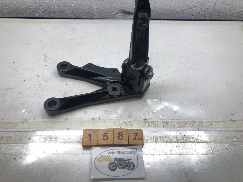 KAWASAKI ZX10 L/H FOOTREST Bracket assy 35063-0226
