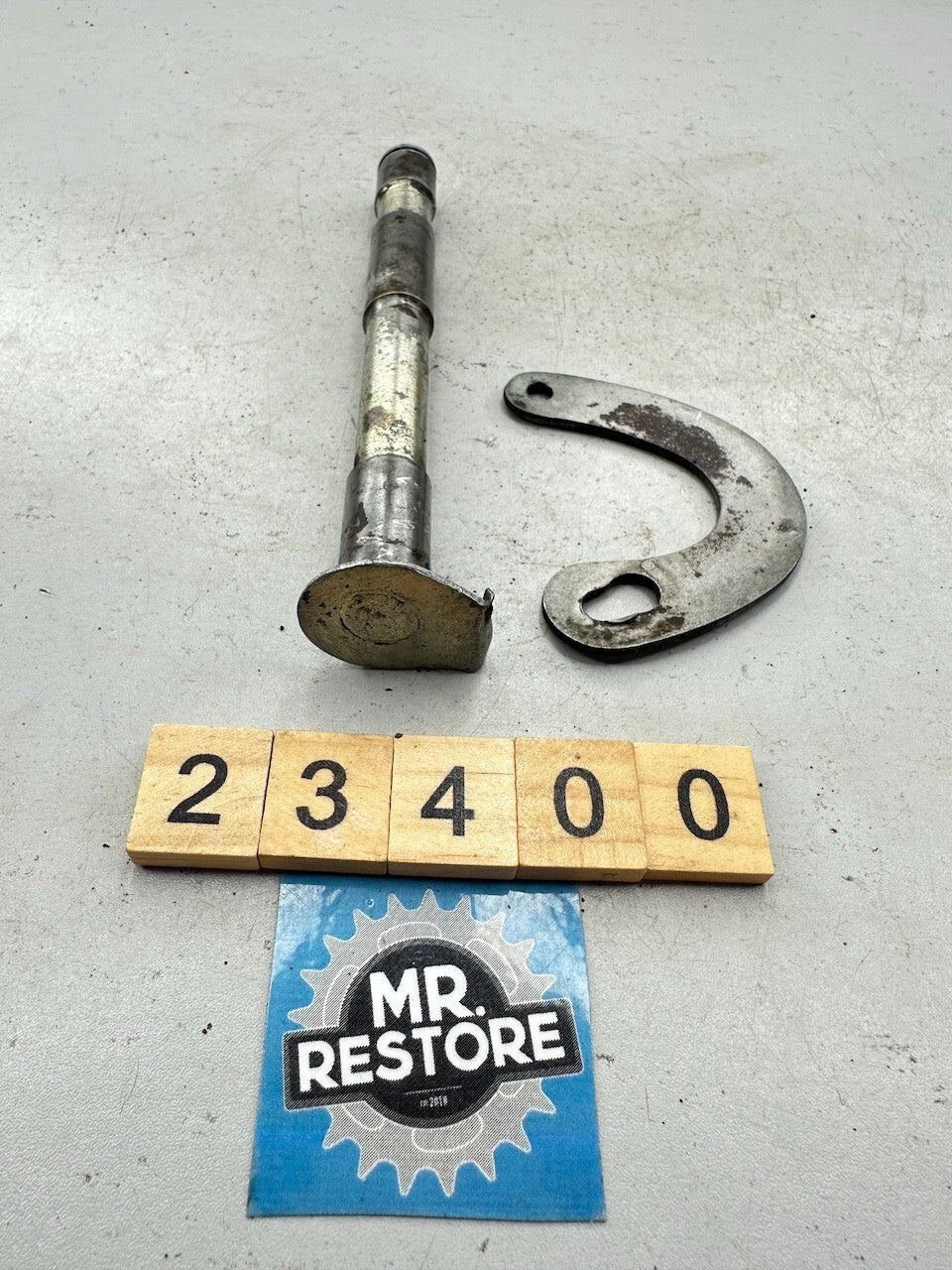 Yamaha V70 V80 V90 Main Centre Stand Pivot Shaft Axle & Link 296-27112