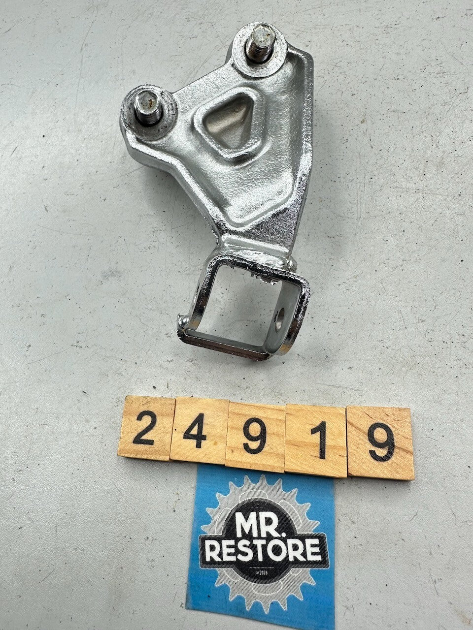 Yamaha V-Max 1200 VMX12 Front Left Foot Rest Peg Bracket & Bolts