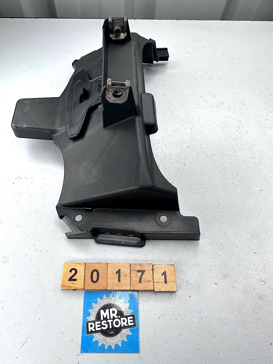 BMW F800S F800ST F800R F800GT Seat Mount Bracket Bridge 46637680760