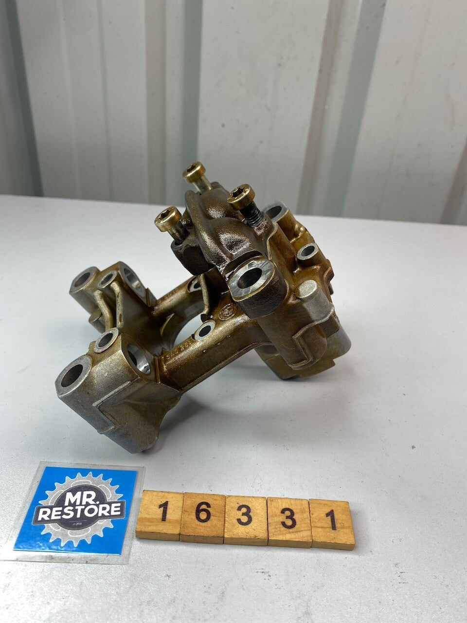 BMW R1200 R1150 R1100 R850 259 L/H Camshaft Supporting Bracket 11 33 7 670 599