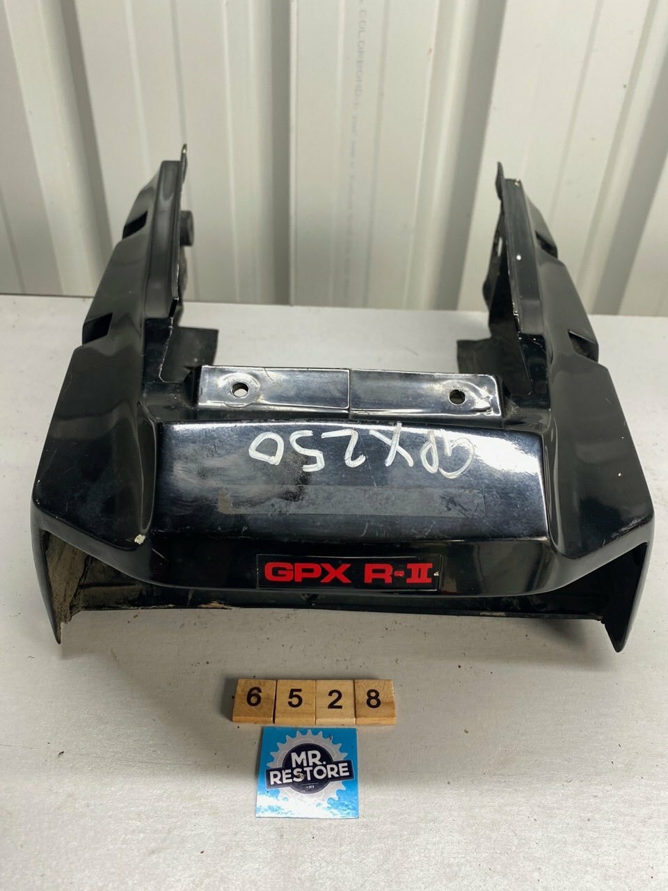 Kawasaki GPX 250 R Tail Piece Panel 14024-1444 (chipped)