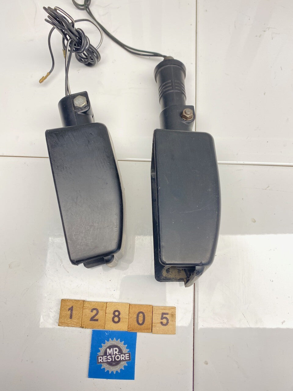 Yamaha XJ Pair of OEM Indicators (one original Yamaha & one pattern) (tested)