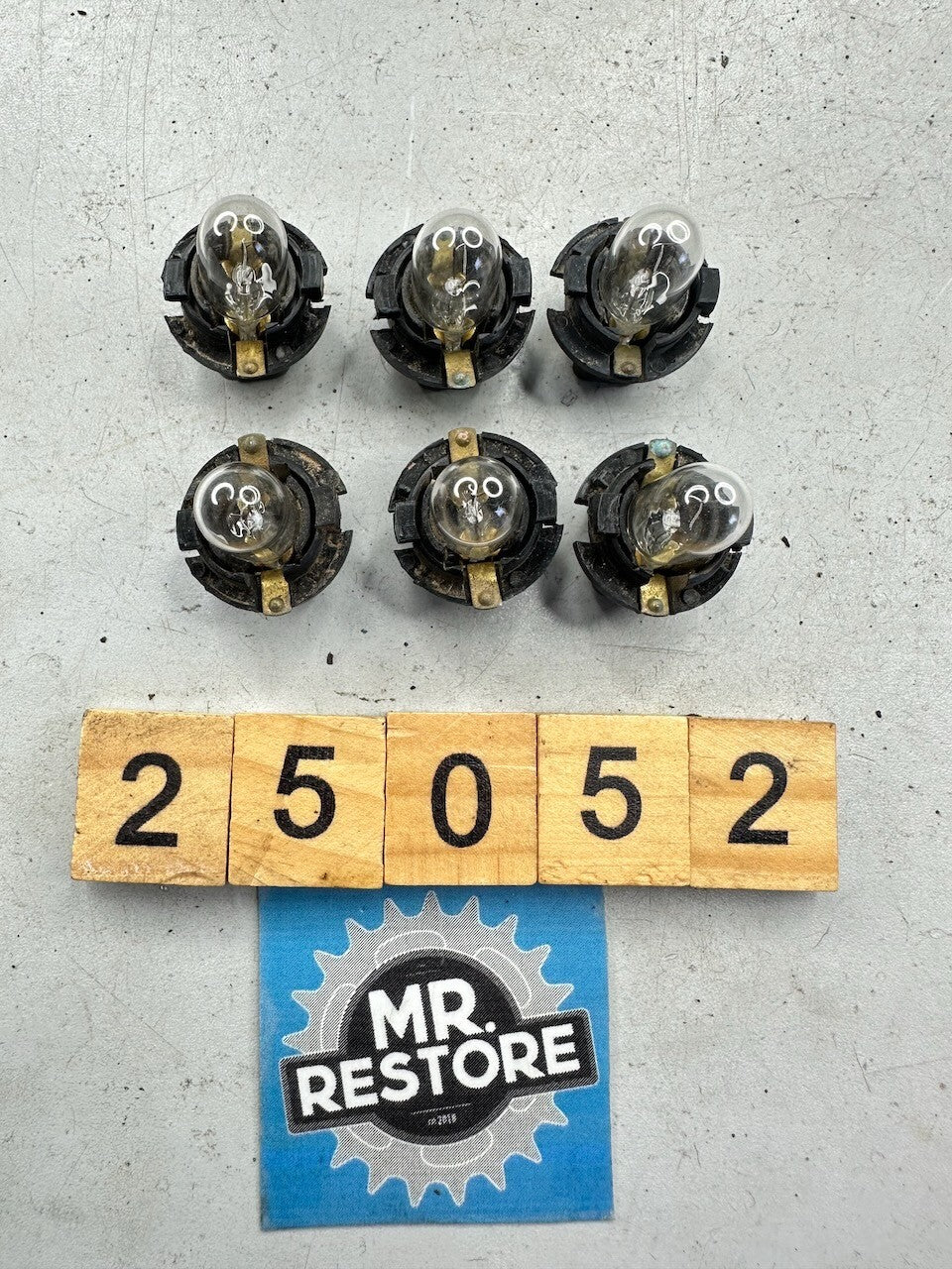 Suzuki LJ50 Dashboard Meters Lights Bulb Holders & Bulbs (x6)