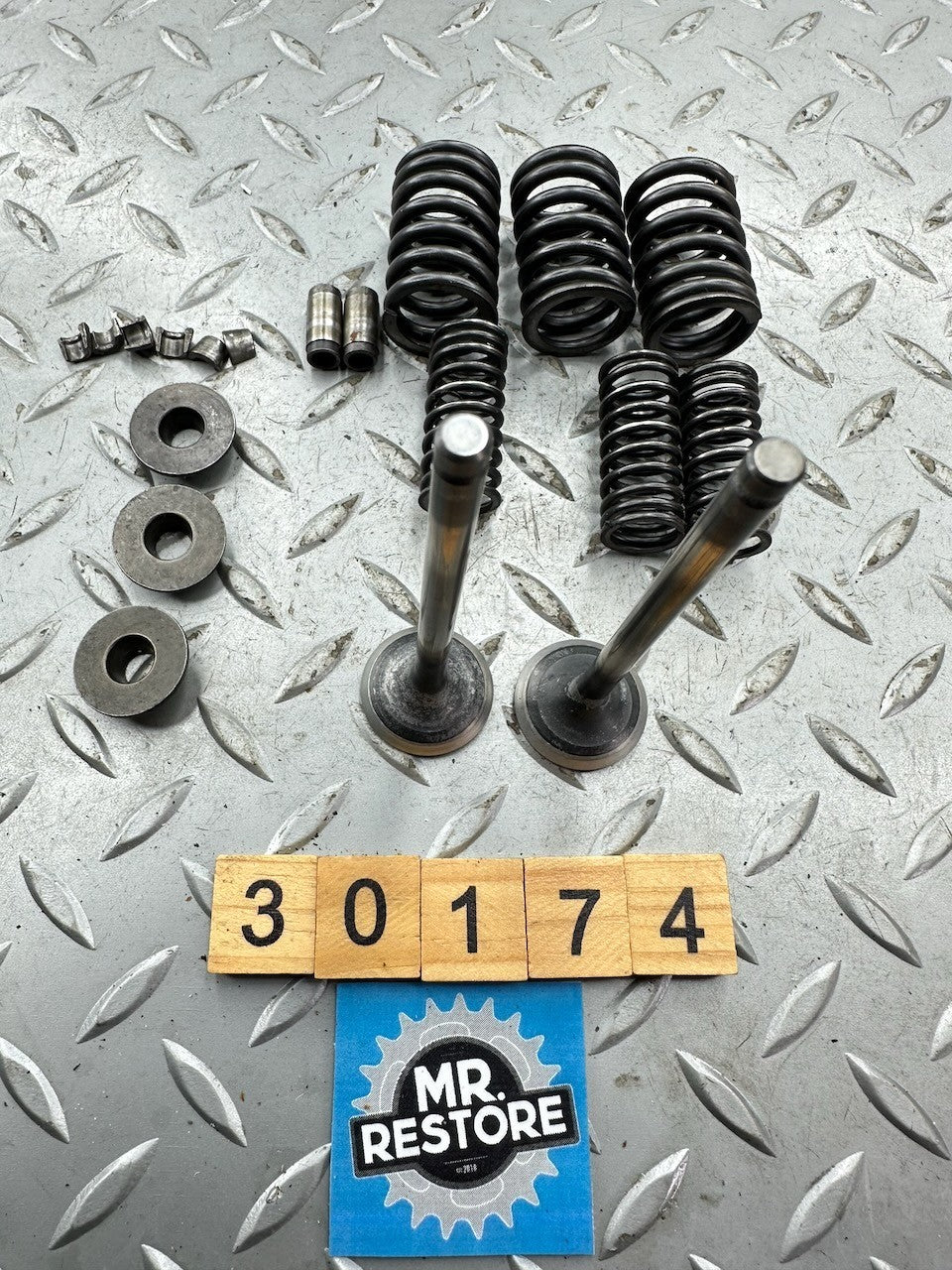 Honda XL250R 84-87 XR250R 84-85 Exhaust Valves / Springs / Retainers / Cotters
