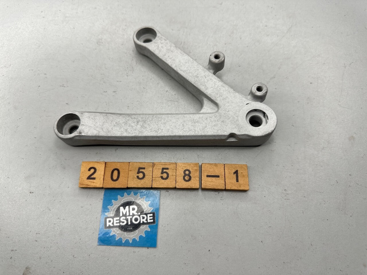 Honda CBR250RR MC22 L/H Footrest Foot Peg Bracket OEM 50700-KAZ