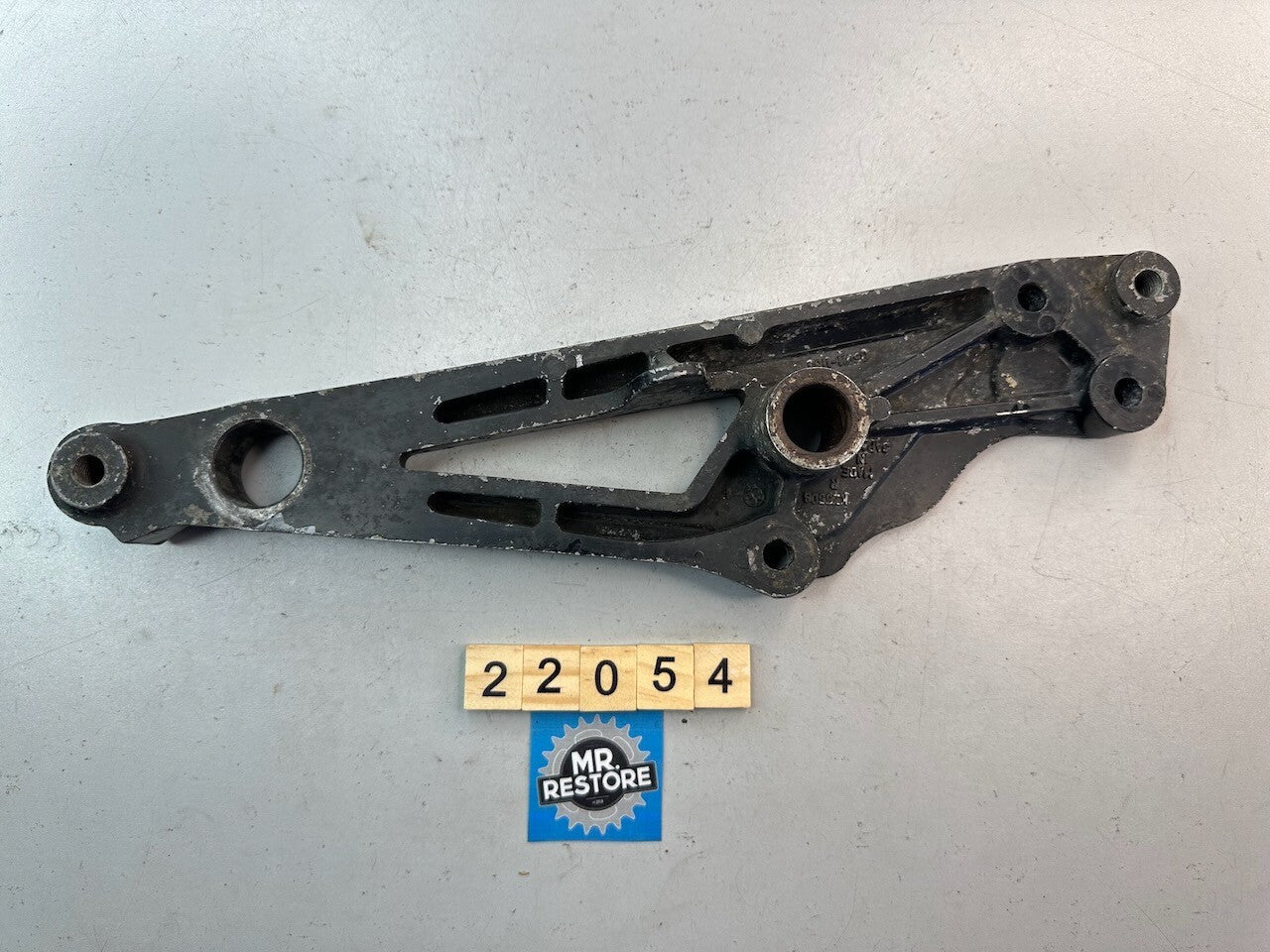 Kawasaki GT550 Z550 Right Foot Rest Peg Stay 35011-1153