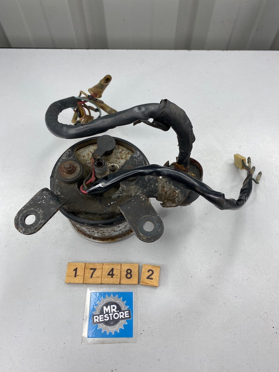 Kawasaki KH100 Speedometer KMH with Stay etc. - Faulty