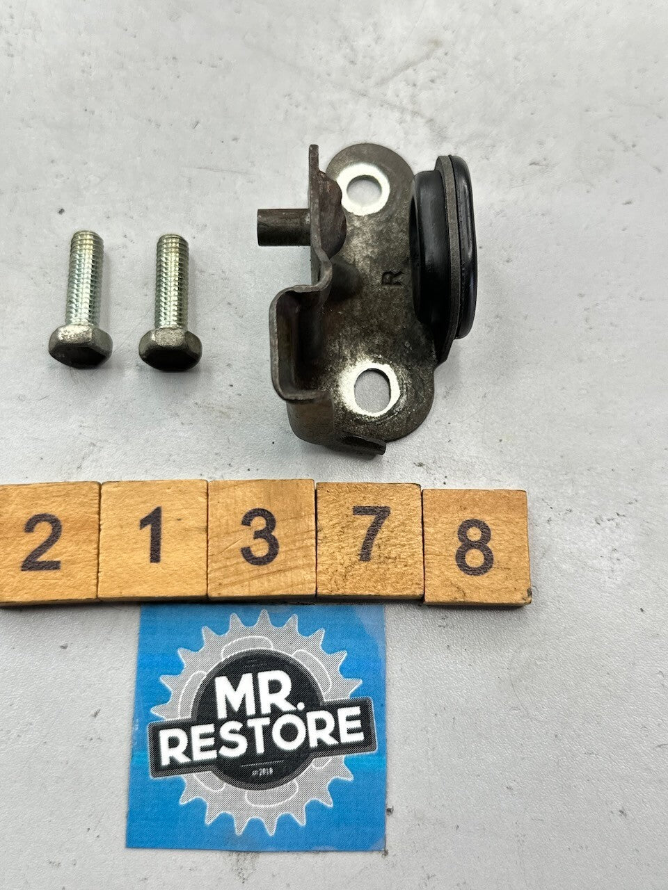 Yamaha TZR250 1986-88 1KT 2MA R/H Frame Bracket 6 & OEM Bolts - 1KT-2139H