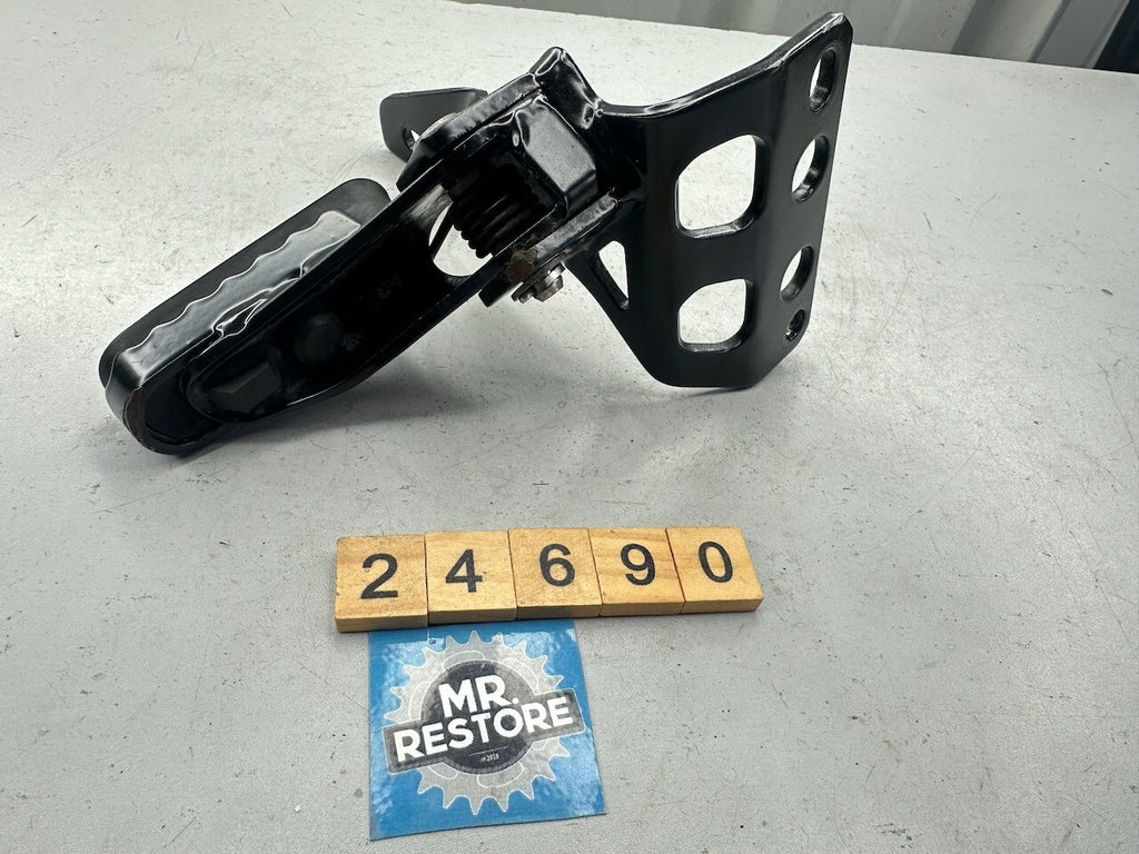 BMW G650GS F650GS Right Riders Foot Rest Peg & Bracket 46717650294  46717654664