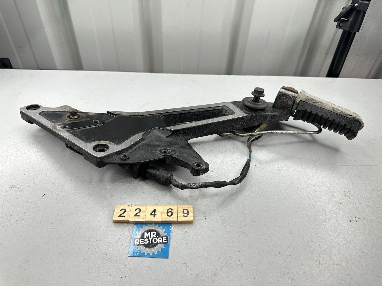 Kawasaki GPZ1000RX ZX1000 1986-88 Right Muffler Stay Foot Rest Bracket