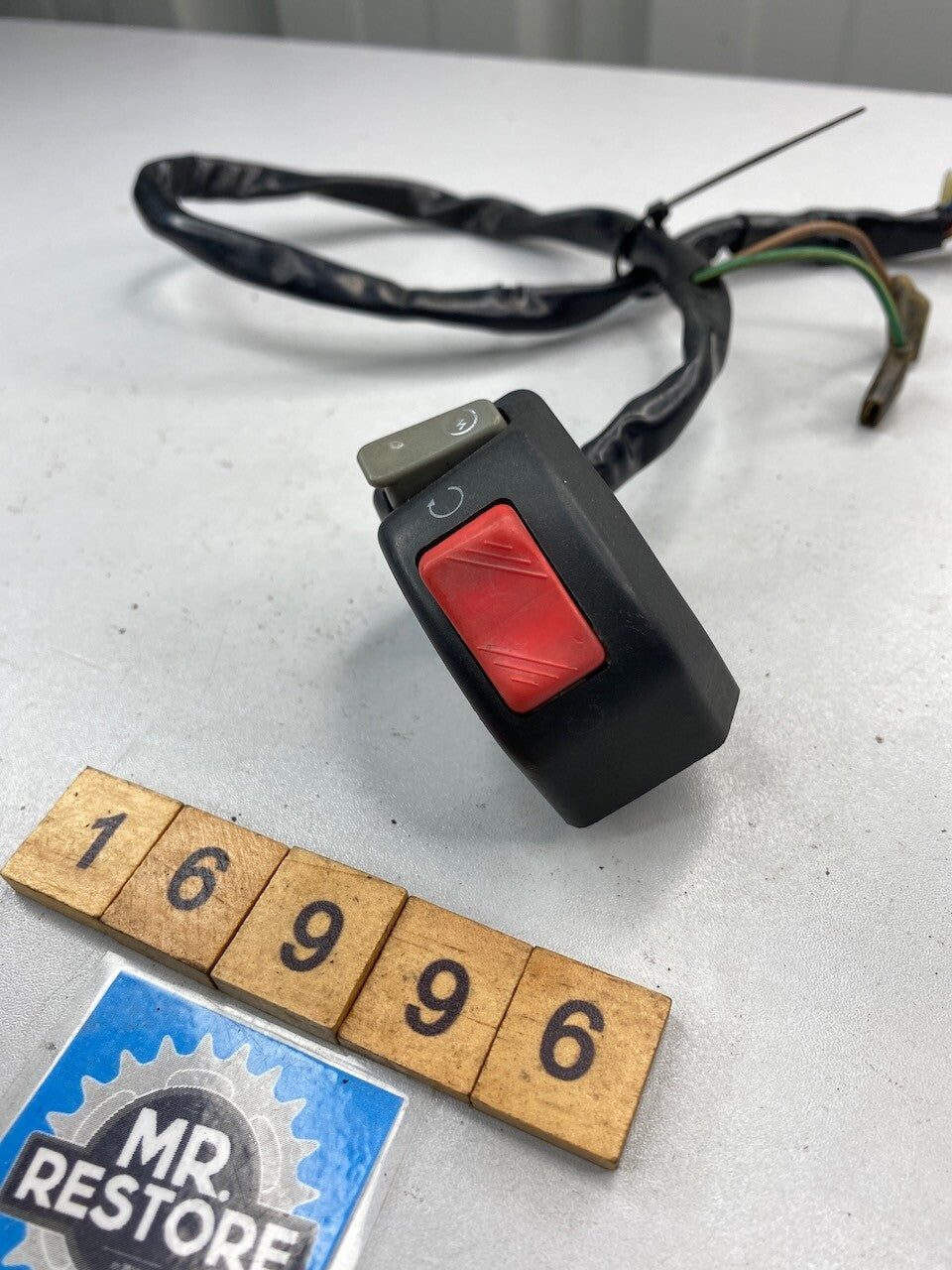 Yamaha YZF600 1996 R/H Handlebar Kill Start Switch 