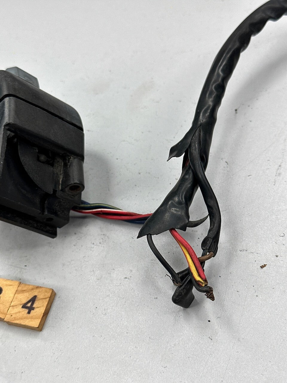 Kawasaki ZX750 GPZ750 R/H Handlebar Switch