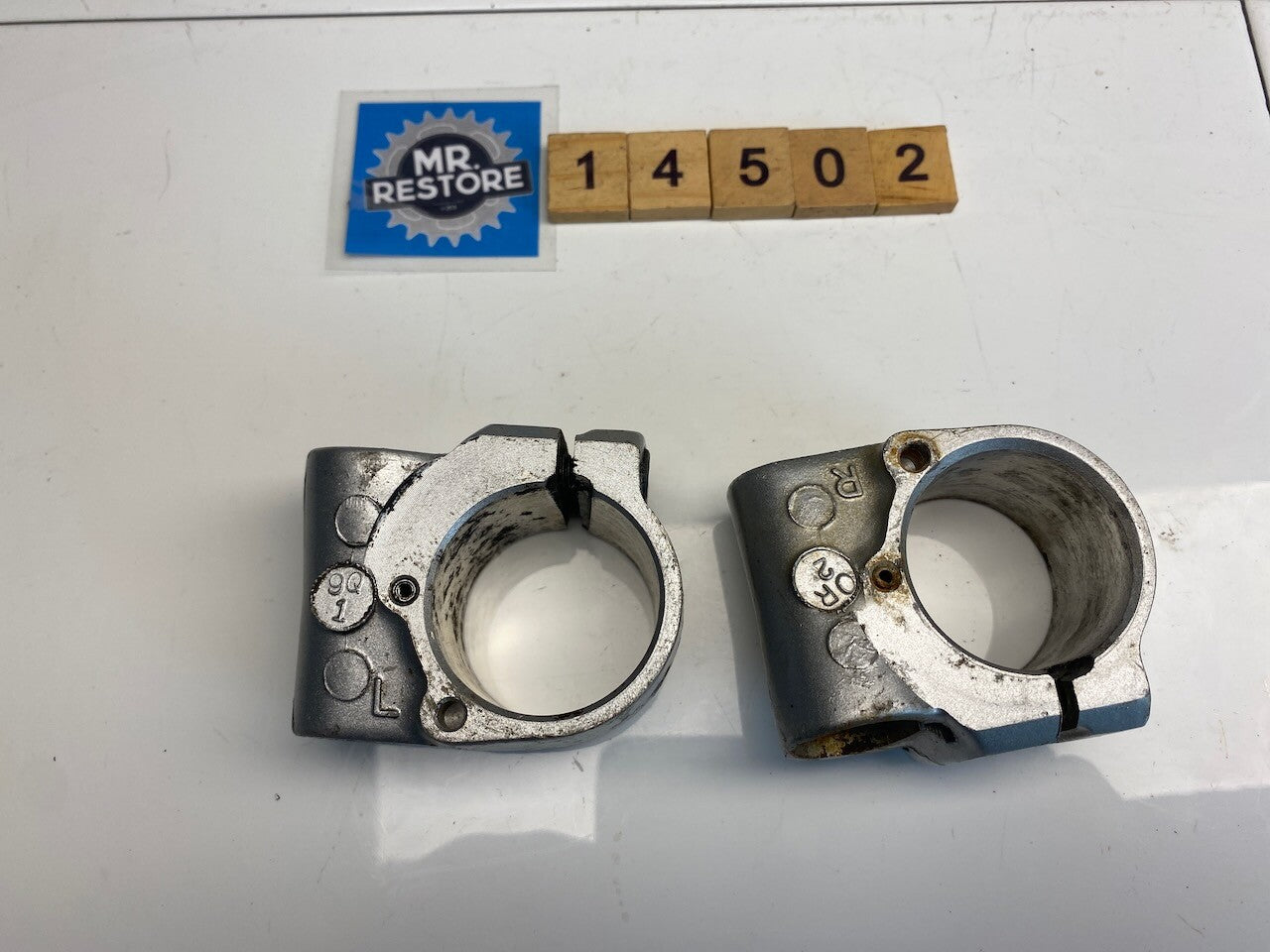 Yamaha FZR600 Pair of Handlebar Bosses 3HE-26121 & 3HE-26122