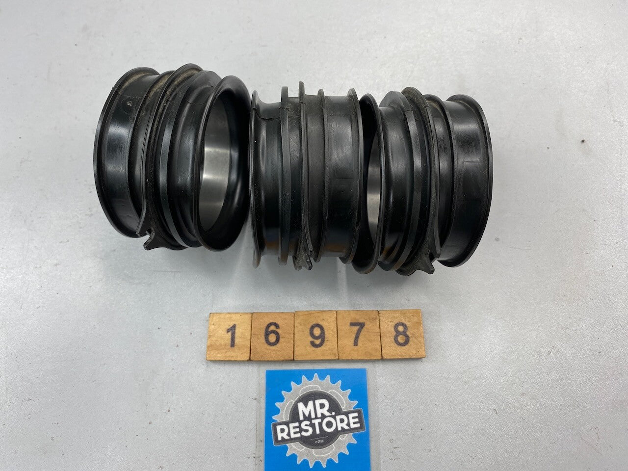 Triumph Speed Triple 900 (Carb) Carburettor to Air Box Rubbers (set) 