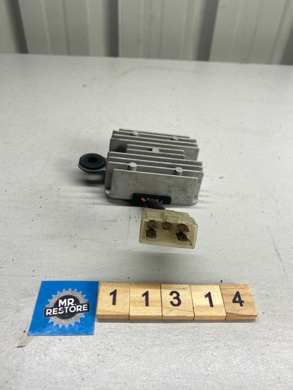 Honda CBX250 Regulator Rectifier OEM - SH525A-12