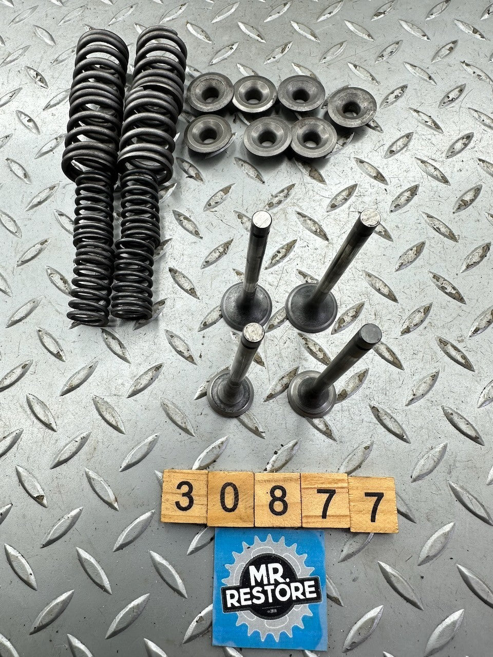 Suzuki GSX400 Twin - Exhuast & Intake Valves / Springs / Retainers