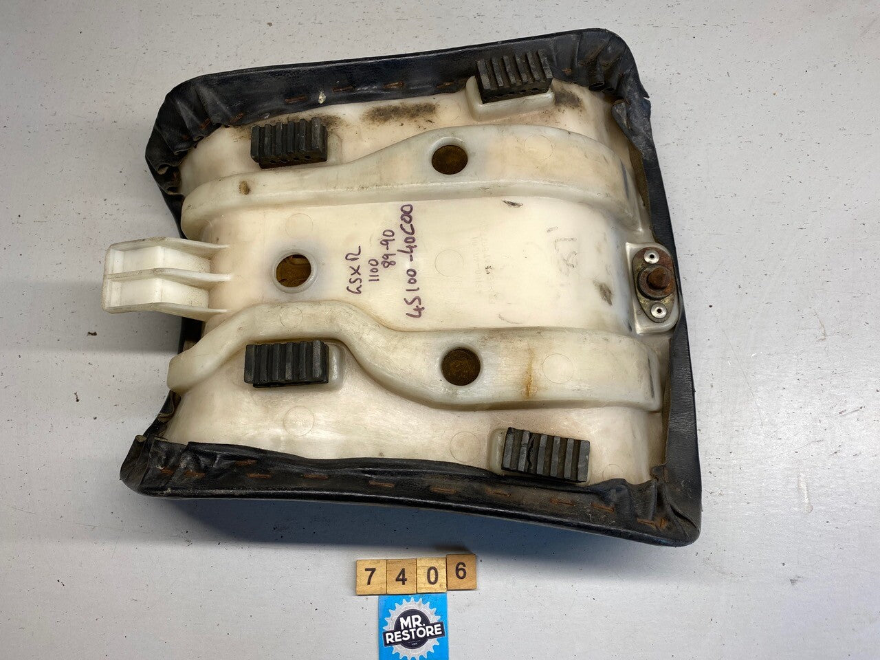 Suzuki GSXR1100 1989-1990 45100-40C-00 Riders Pilot Seat