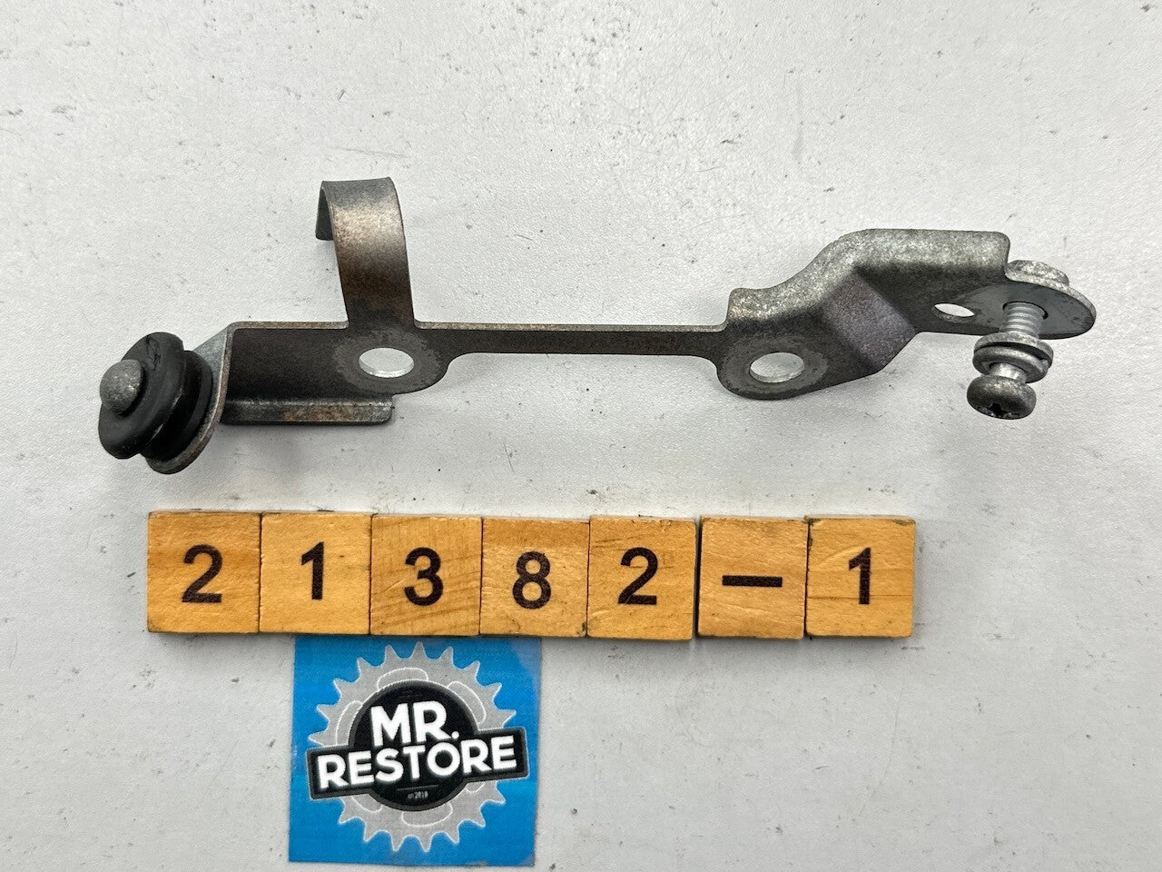 Yamaha TZR250 1986-88 1KT 2MA Side Cover Stay 2 - 1KT-2174E