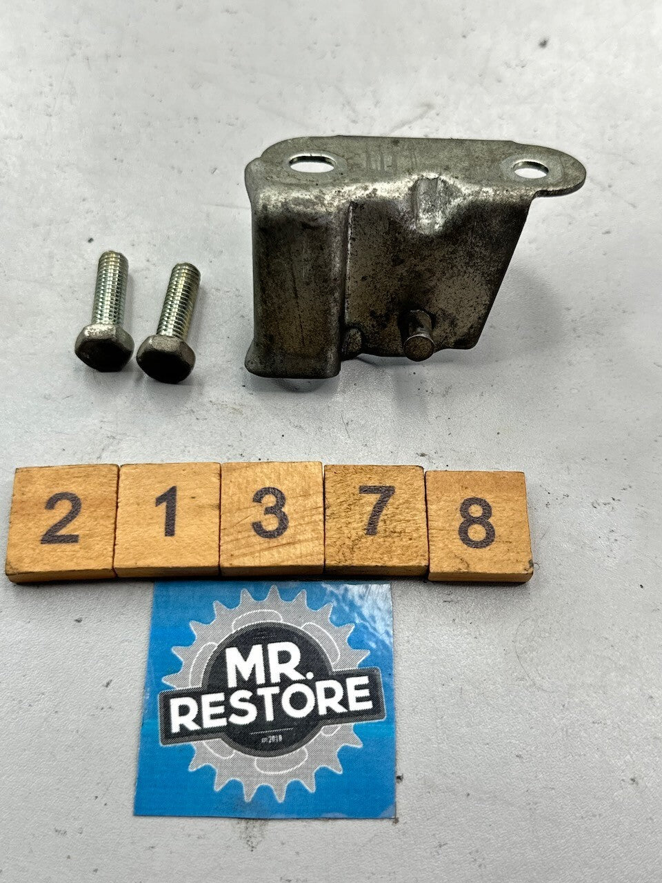 Yamaha TZR250 1986-88 1KT 2MA R/H Frame Bracket 6 & OEM Bolts - 1KT-2139H
