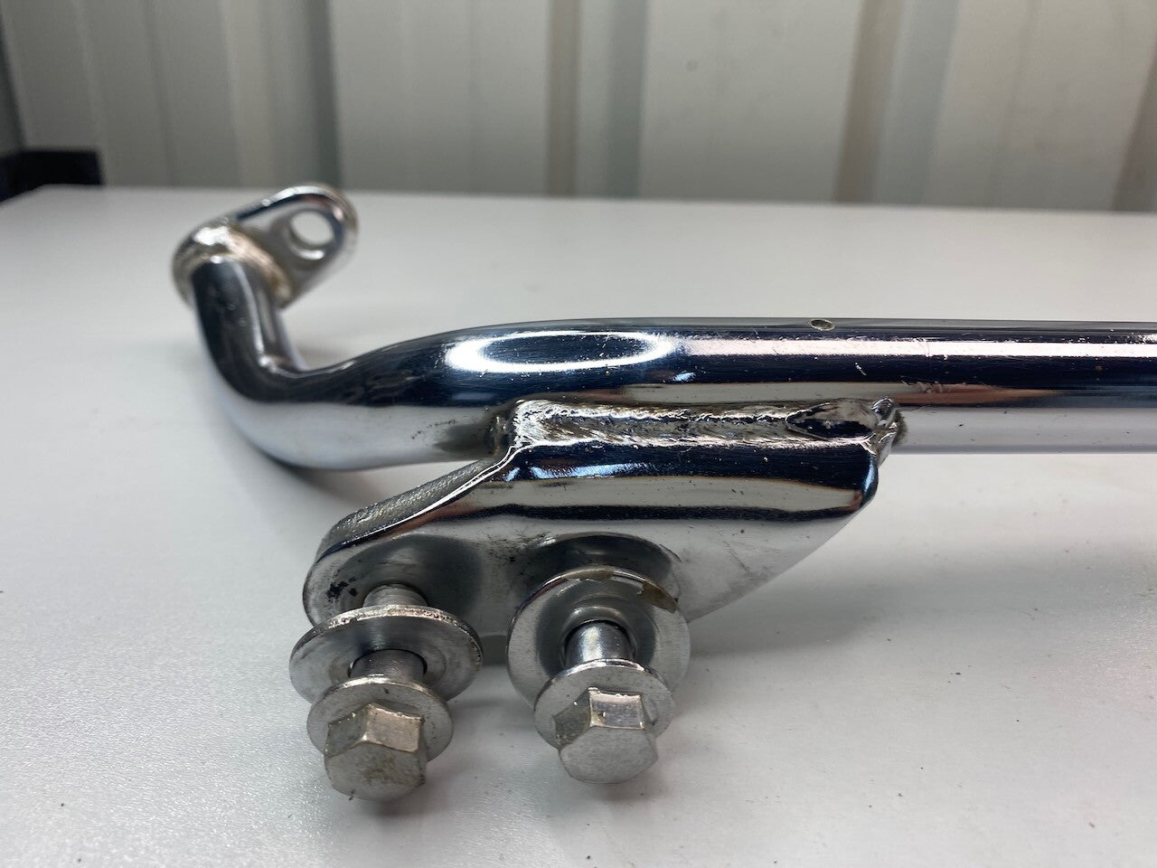 Yamaha XV1100 R/H Footrest Bar & Bolts VGC - 3CF-27472