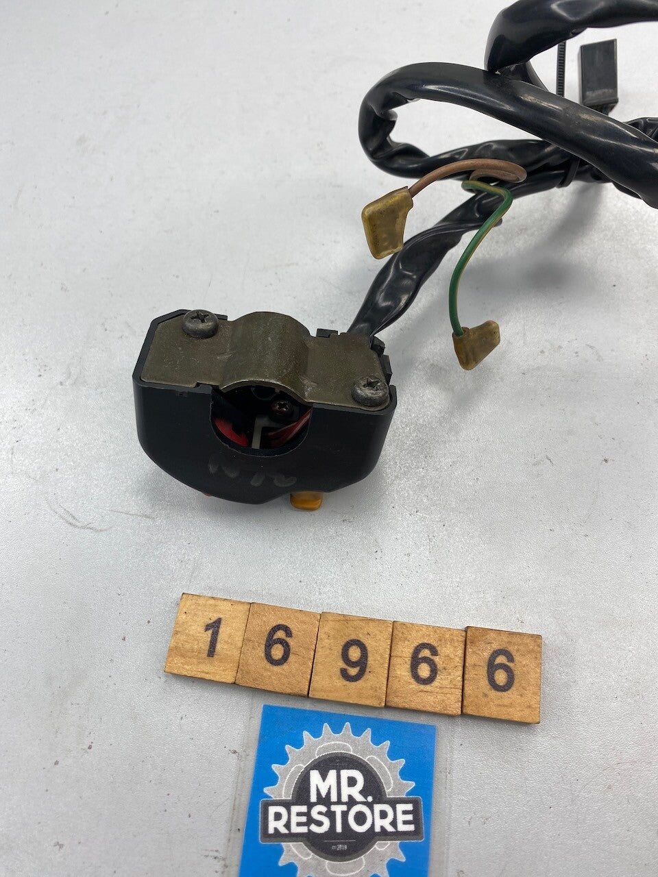 Yamaha FZR250 3LN R/H Handlebar Kill Start Switch