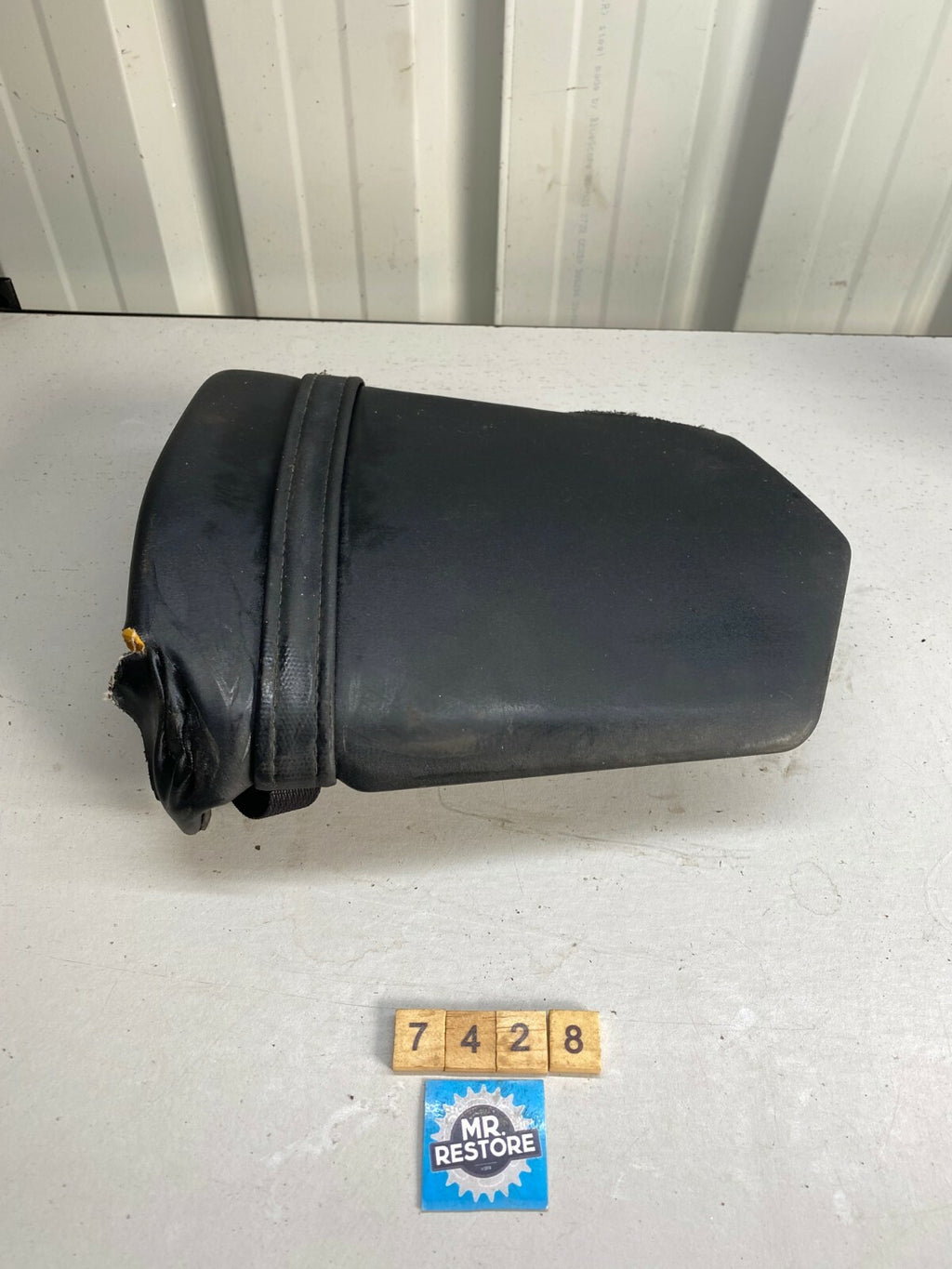 Yamaha YZF R1 Pillion Seat 5JJ-24750-00- 2000 to 2002