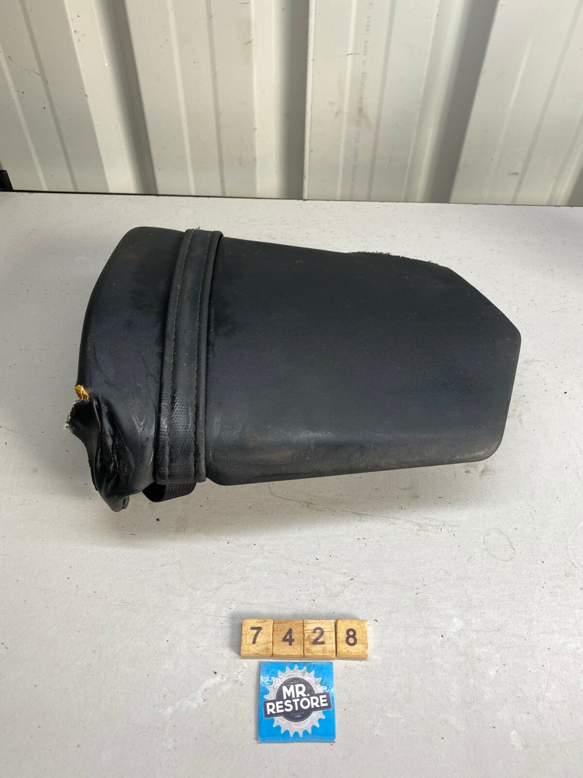 Yamaha YZF R1 Pillion Seat 5JJ-24750-00- 2000 to 2002