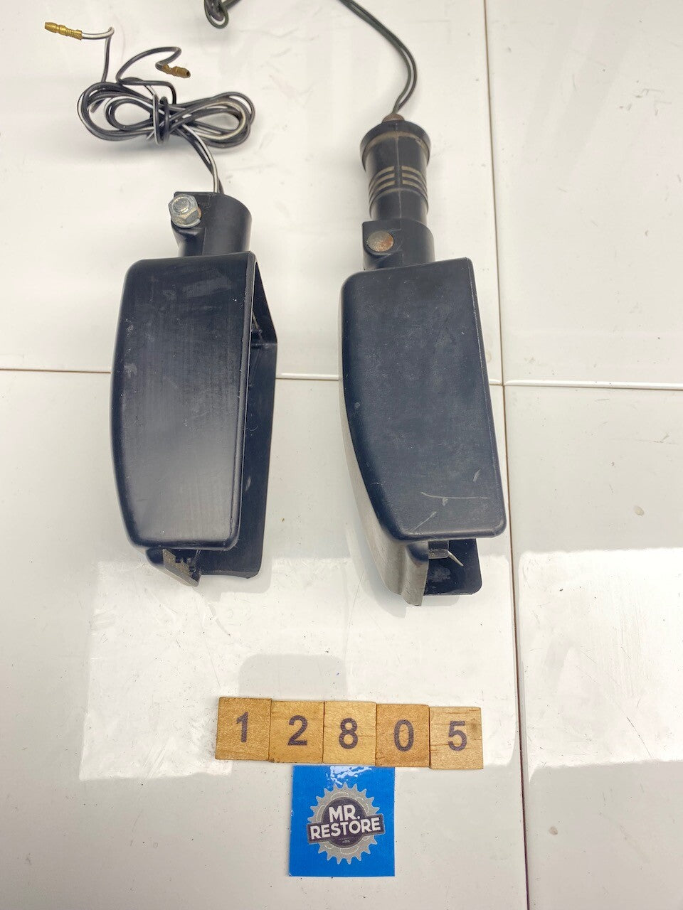 Yamaha XJ Pair of OEM Indicators (one original Yamaha & one pattern) (tested)