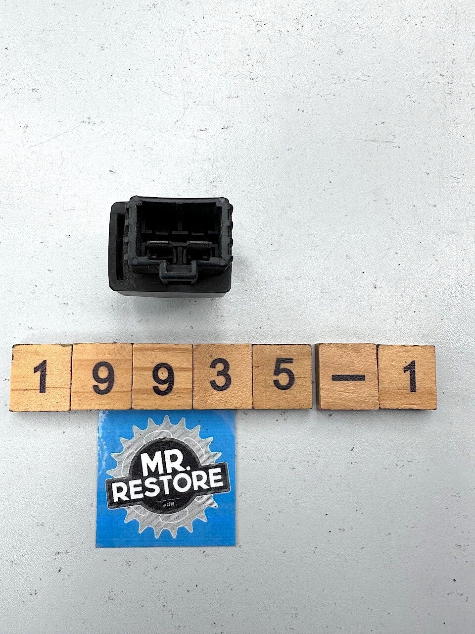 Suzuki DR125 GS500 RGV250 RG250 RG500 20A Main Fuse Box 36740-09301