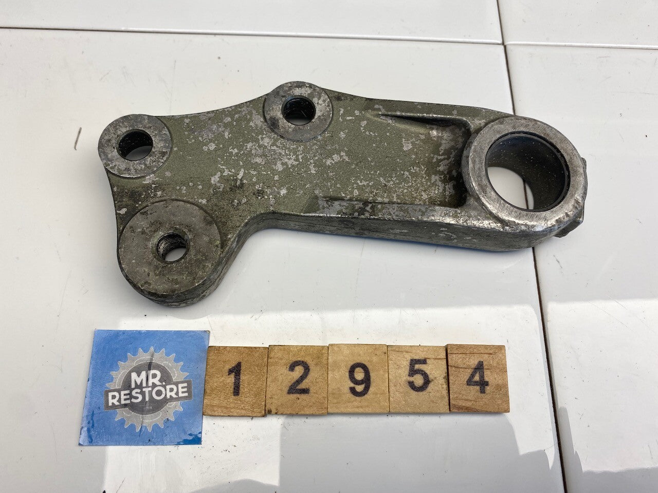 Kawasaki GPZ900R ZX900 Rear Brake Caliper Holder 43044-1060