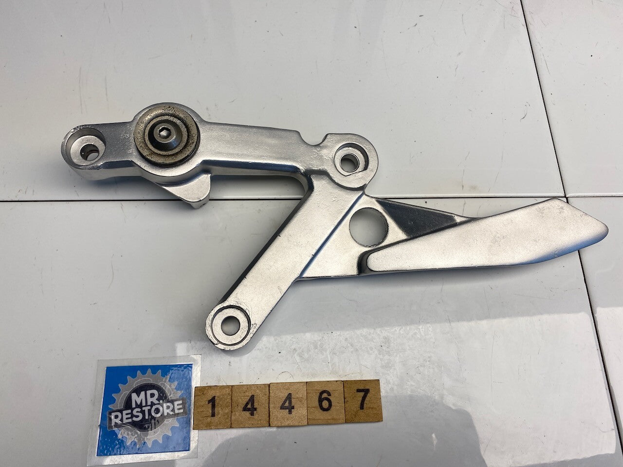 Yamaha TZR250 2MA 1KT R/H Front Rider Footrest Bracket - Vapour Blasted