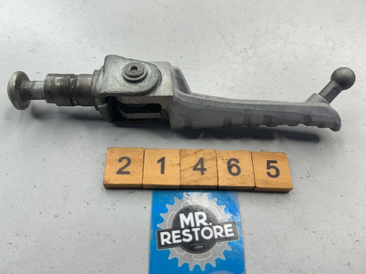 Yamaha TZR250 1KT 2MA R1-Z FZR250 Left Riders Footrest Peg 1KT-27410