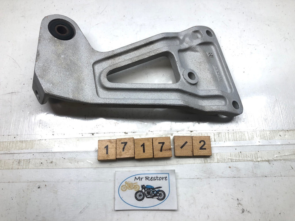 SUZUKI GSXR1100 K R/H pillion footrest bracket