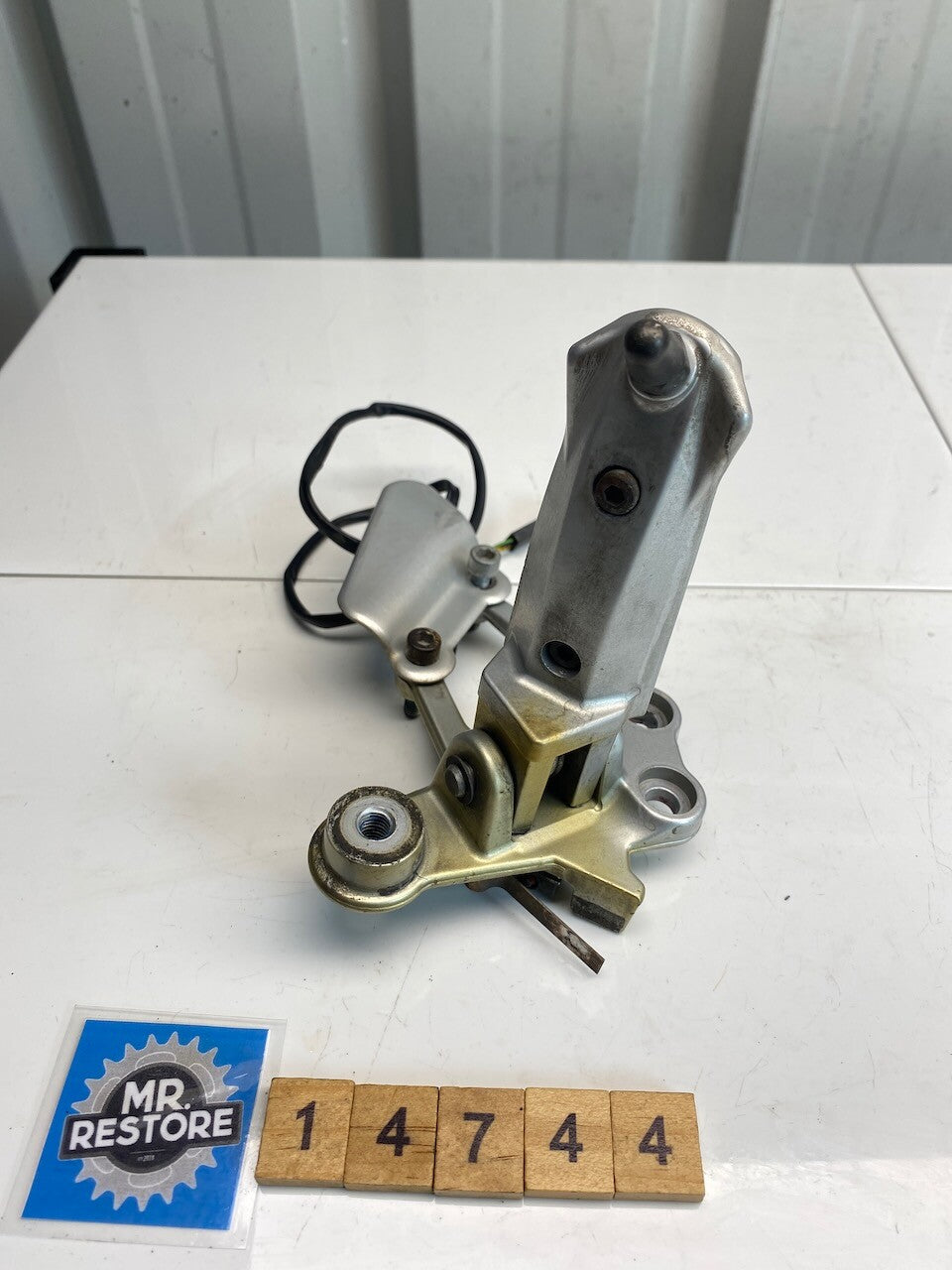 BMW R1100S 259S Riders Foot Rest Assembly R/H 1998-2005 - 46712331236