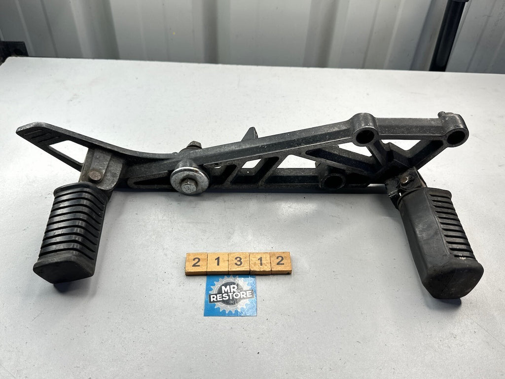 Kawasaki GPZ305 EX305 GPZ250 Belt Drive ER250 Z250 R/H Foot Rest Peg Bracket