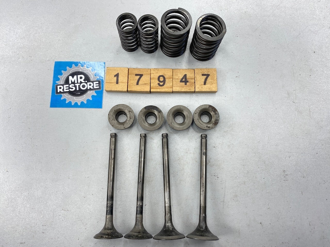 Honda VT250 Set of Valves/Springs 14711-KV0-720  14721-KV0-720