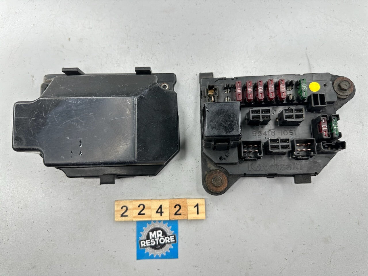 Kawasaki GPZ1000RX GPZ900 GPZ750 GPZ1100 ZN1300 Fuse Box With Lid, Flasher Relay