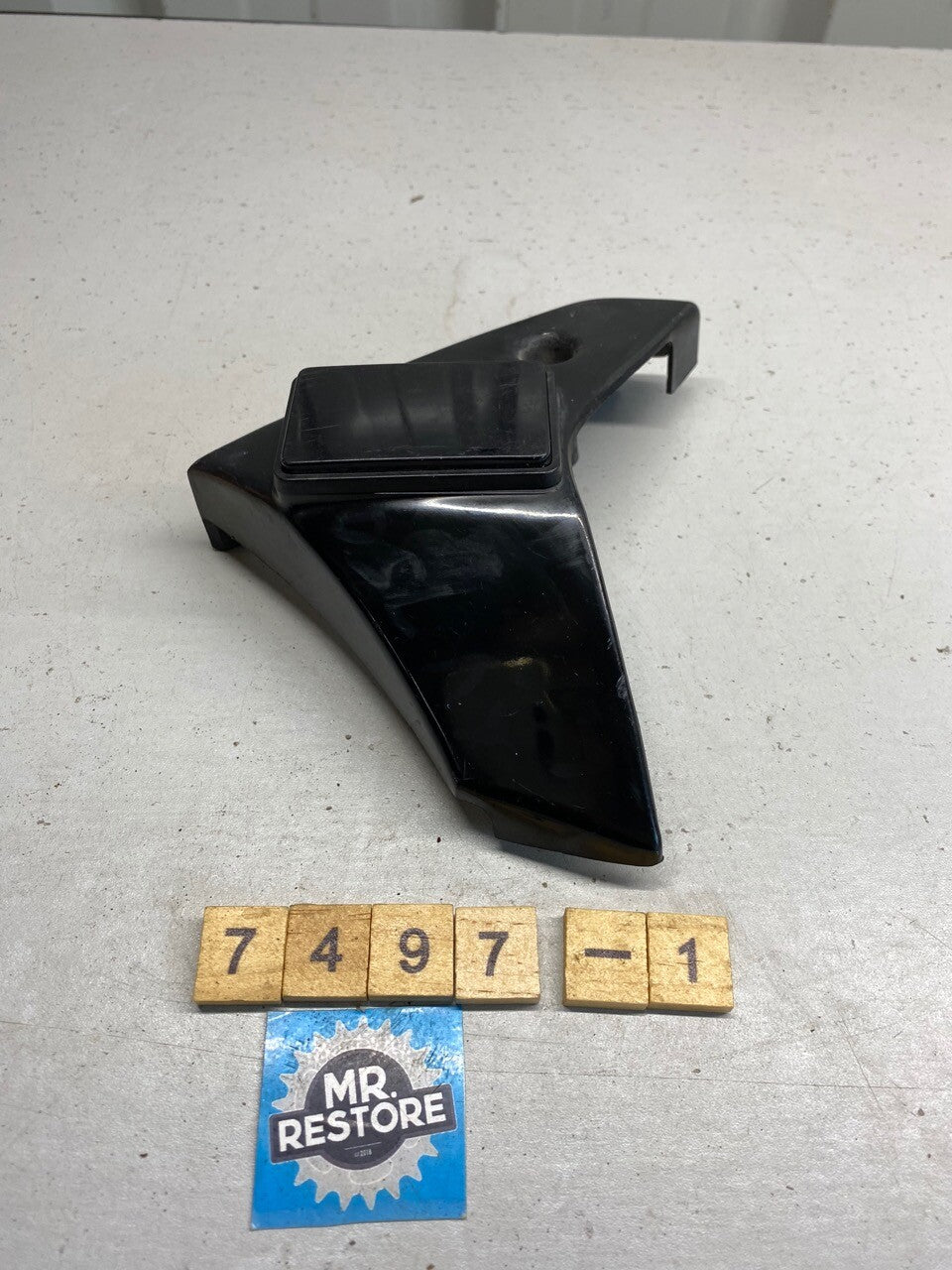 Yamaha XV750 LH Reflector Carrier Panel
