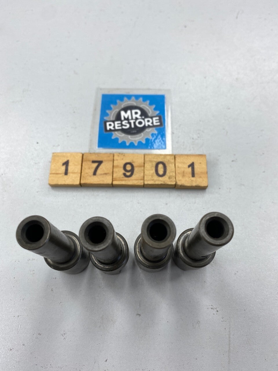 Honda VF1000 VF750 VF700 OEM Valve Rocker Shaft Set 14631-MB6-680