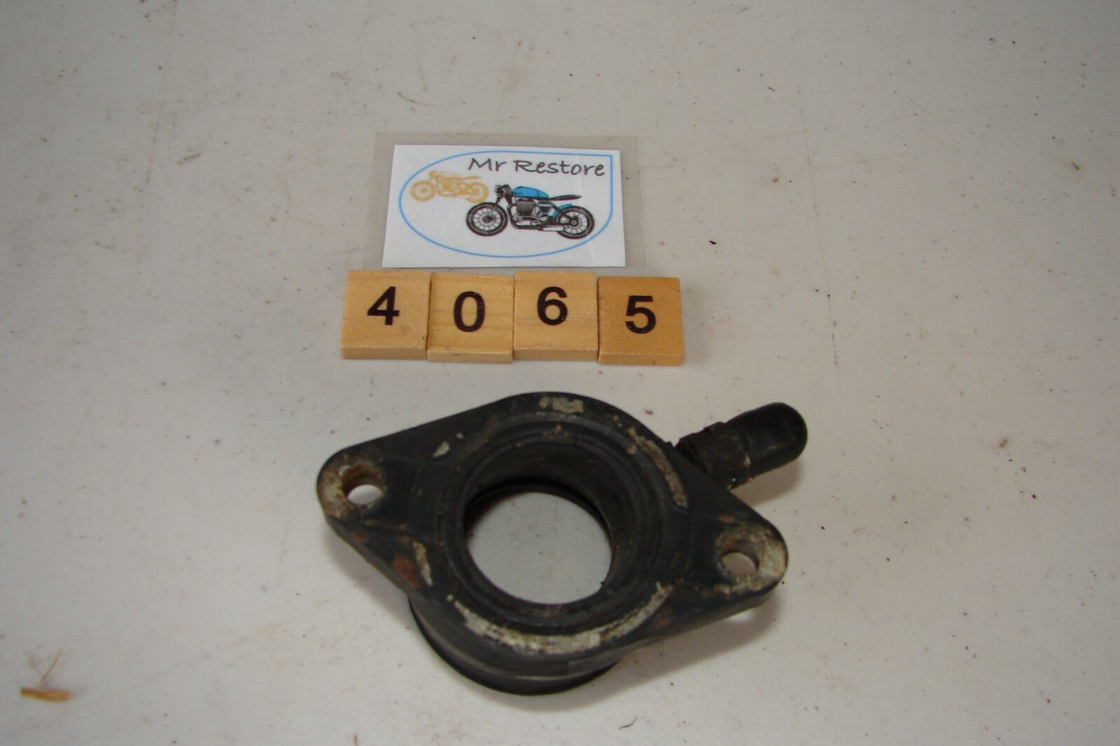 Yamaha XJ750 Inlet Manifold Carb Holder with Vacuum Cap